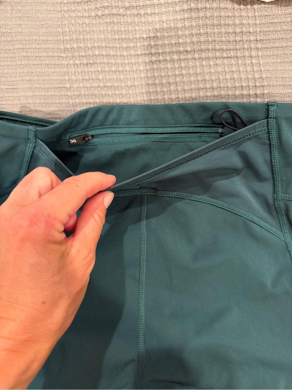 On Running Teal High-Rise Bike Shorts with Side Pocket - Picture 5 of 6